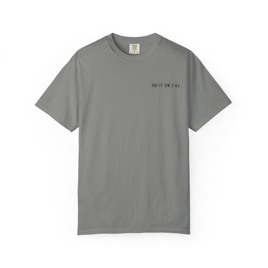 playera/t-shirt trust the fall gris claro